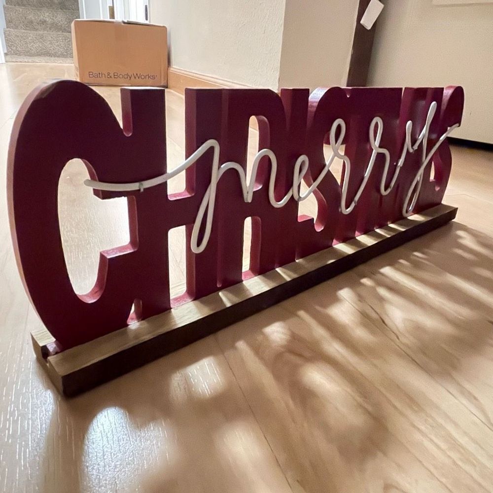 NWT Gorgeous Wood Wire Merry CHRISTMAS Burgundy Brown White Stand Decor Message